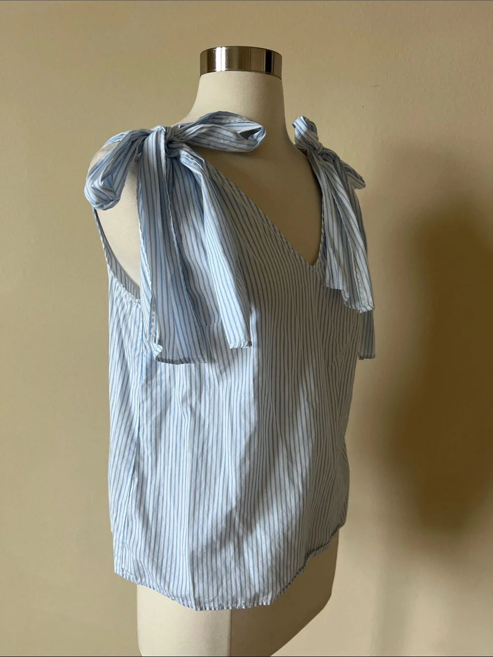 Who What Wear Light Blue & White Striped Tie-Shoulder V-Neck Camisole - Picture 6 of 9